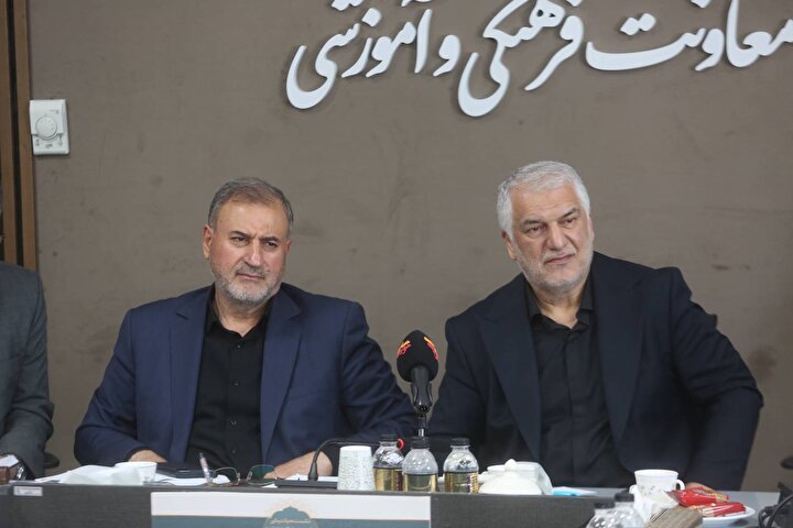 تأکید معاون توسعه مدیریت و منابع بر بهبود خدمات رفاهی، بیمه‌ای و پیگیری مطالبات کارکنان