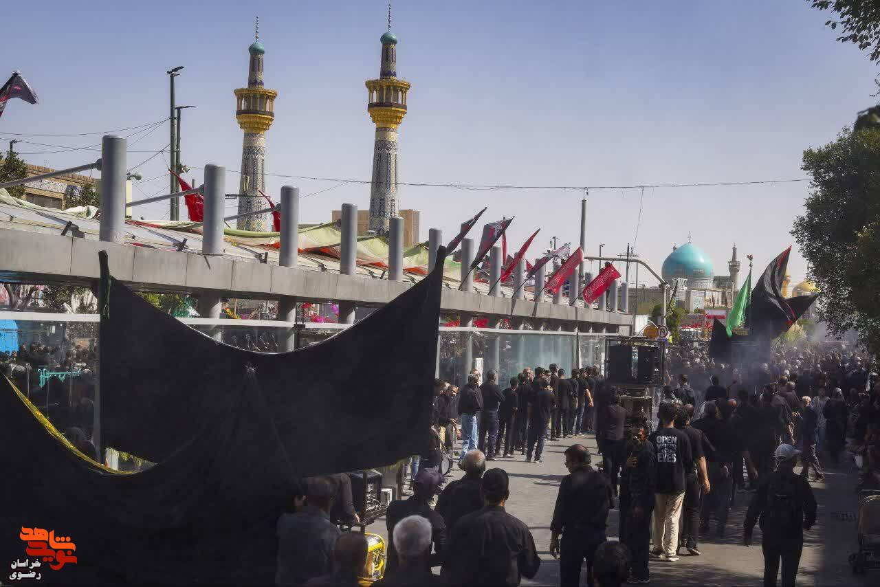 گزارش تصویری/ تصاویری از حضور دلدادگان و عاشقان حضرت امام رضا (ع) در سوگ شهادت آن امام مهربانیها گزارش تصویری/ تصاویری از حضور دلدادگان و عاشقان حضرت امام رضا (ع) در سوگ شهادت آن امام مهربانیها