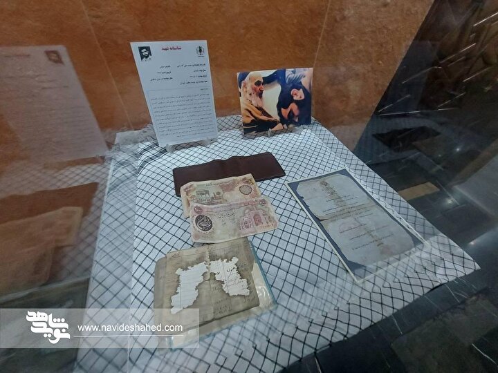 ویترین شهید ماه در سالن ورودی موزه برپا شد