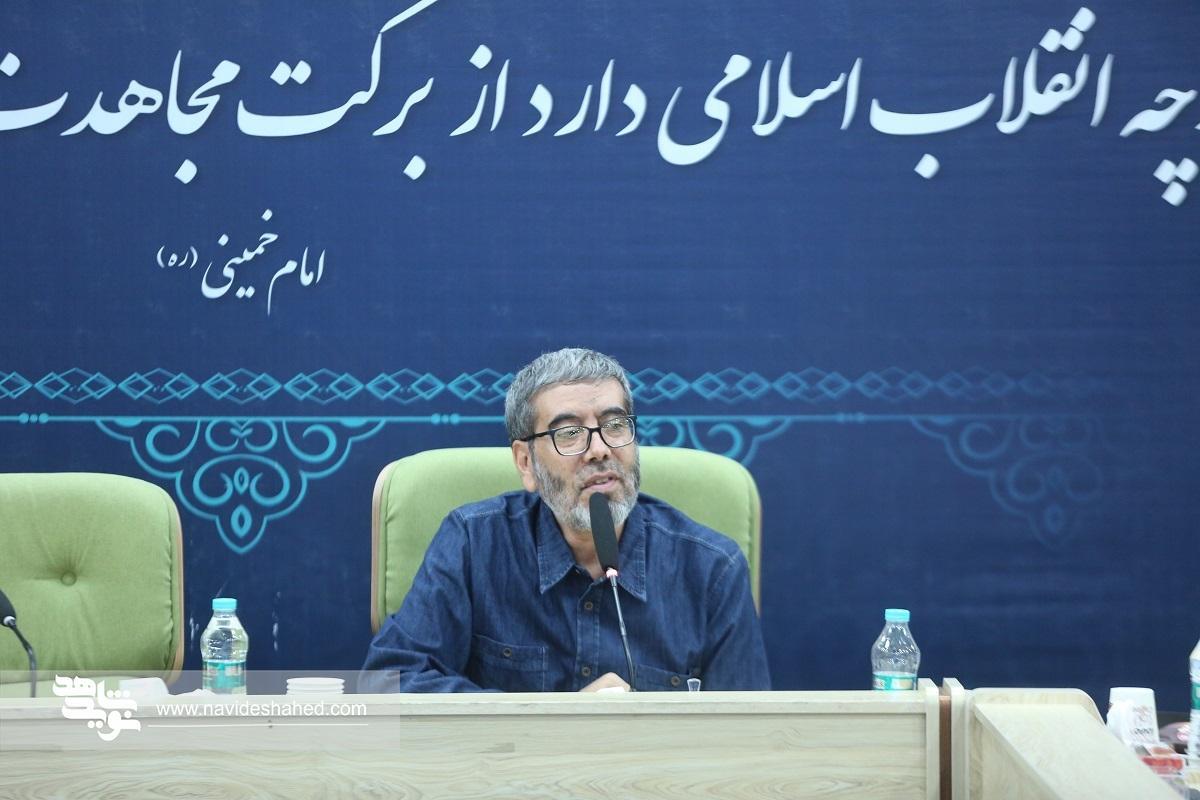 رمز موفقیت انقلاب اسلامی، تولید فرصت از دل بحران‌ها است