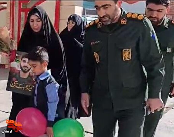 بدرقه فرزند شهید «حمید عباسی» از خانه تا مدرسه