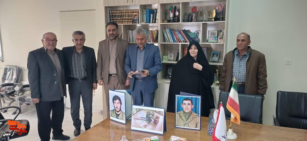 تجلیل از خانواده معظم شهدای کارمند استان اردبیل+ عکس تجلیل از خانواده معظم شهدای کارمند استان اردبیل+ عکس