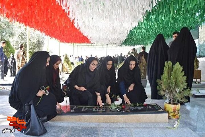 گلزار شهدا خرم آباد عطرافشانی شد