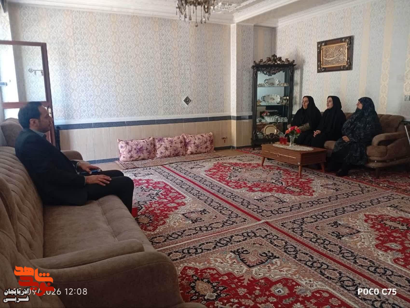 دیدار ودلجویی ازشش خانواده معظم شهدا بمناسبت گرامیداشت هفته دفاع مقدس دیدار ودلجویی ازشش خانواده معظم شهدا بمناسبت گرامیداشت هفته دفاع مقدس