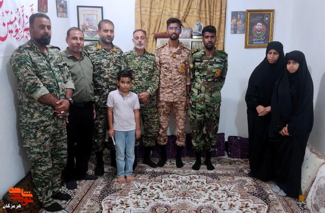 دیدار با خانواده شهید پاسدار «محمد جمری» در بندرلنگه