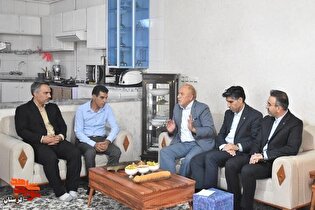 خانواده‌های شهدا حماسه‌سازان دفاع از وطن را تربیت...