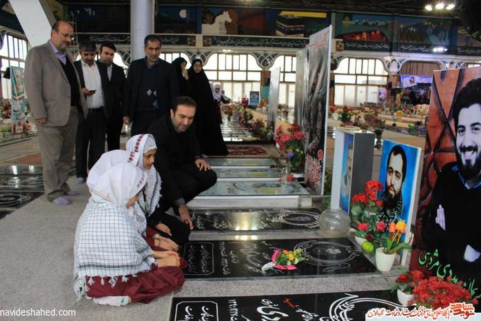 ادای احترام به مقام شامخ شهیدان در گلزار شهدا شهرستان رشت