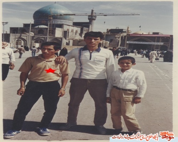 نفر اول سمت چپ شهید احمد موسی پور
