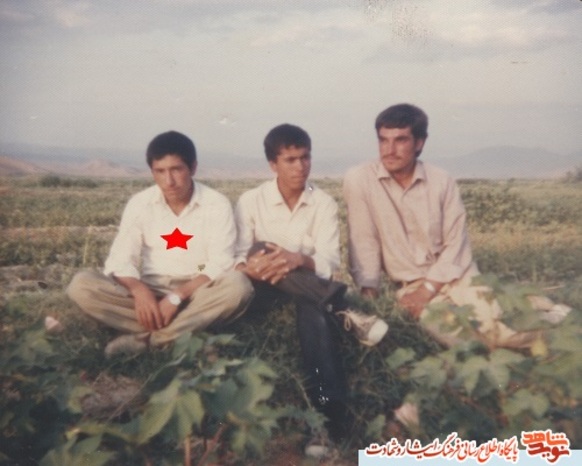نفر اول سمت چپ شهید احمد موسی پور