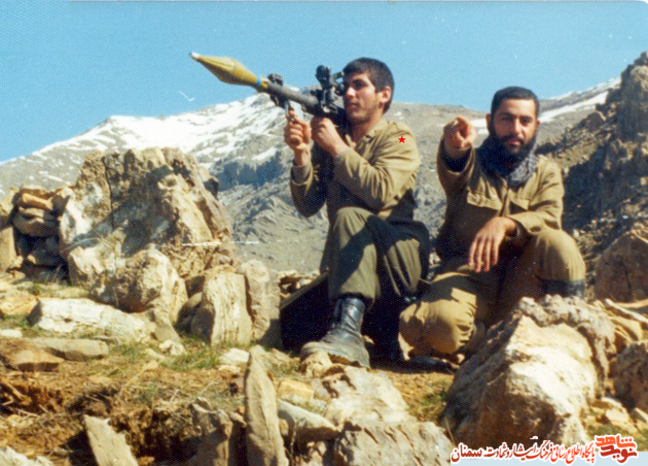 نفر سمت چپ شهید محمدعلی خواجه‌زاده
