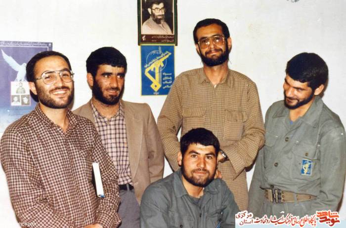 از چپ: احمد پور عزیزی - احمد ضرغامی - محمود مختاری - اسدی- نشسته: داود غیاثی راد