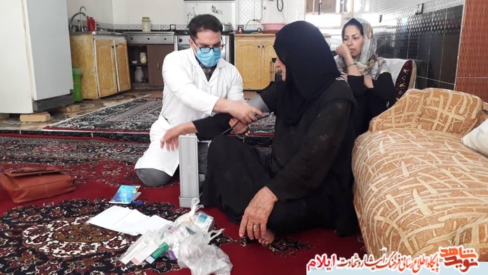 پایش سلامت خانواده های شهدا و ایثارگران شهرستان آبدانان توسط تیم جهادی 