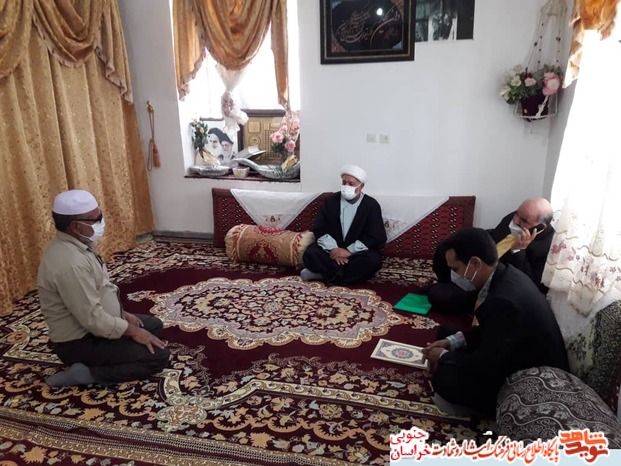 دیدار مدیرکل بنیادشهید و امور ایثارگران با خانواده شهدا
