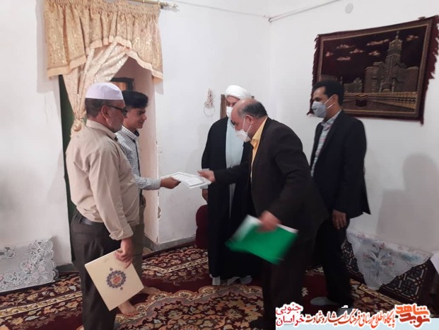 دیدار مدیرکل بنیادشهید و امور ایثارگران با خانواده شهدا