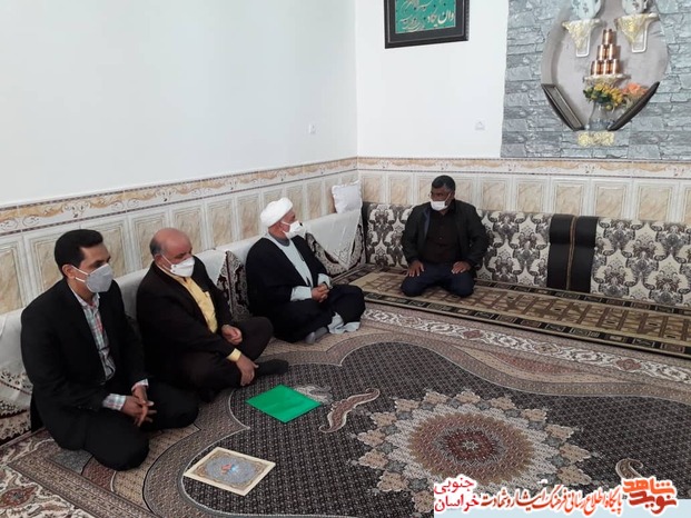 دیدار مدیرکل بنیادشهید و امور ایثارگران با خانواده شهدا