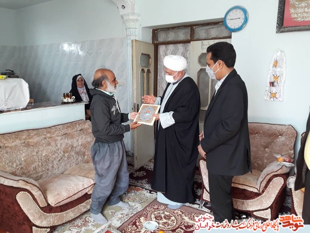 دیدار مدیرکل بنیادشهید و امور ایثارگران با خانواده شهدا