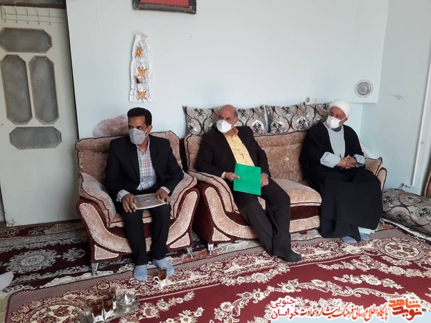 دیدار مدیرکل بنیادشهید و امور ایثارگران با خانواده شهدا
