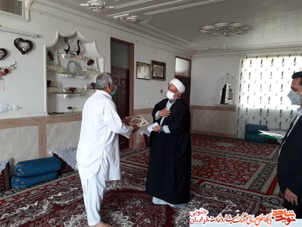 دیدار مدیرکل بنیادشهید و امور ایثارگران با خانواده شهدا