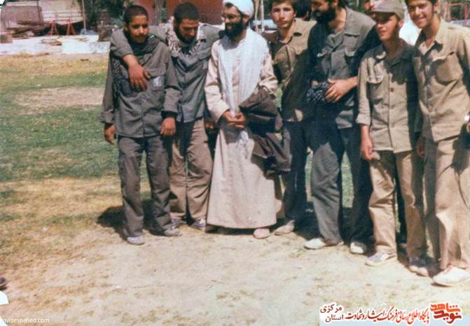 از چپ: باقر نحوی- حسن صادقی- حاج آقا توحیدی نیا- شهید محمد صفری - شهید رحیم آنجفی - صادق فرهادی- محمد فرهادی