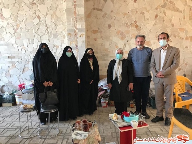 مراسم جشن تولد شهید دریادار محمدابراهیم همتی با حضور رئیس بنیاد شهید شهرستان سمنان- چهاردهم فروردین ۱۴۰۰ منزل خواهر گرامی این شهید گرانقدر