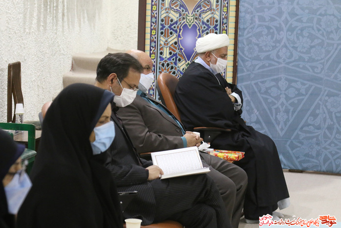 دیدار مدیرکل بنیاد و کارکنان اداره کل با نماینده ولی فقیه استان
