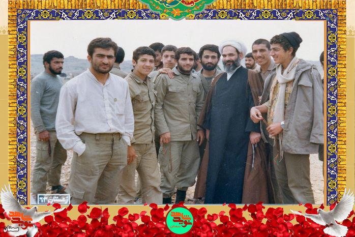 نفر اول از راست شهید محمد سلطانیه