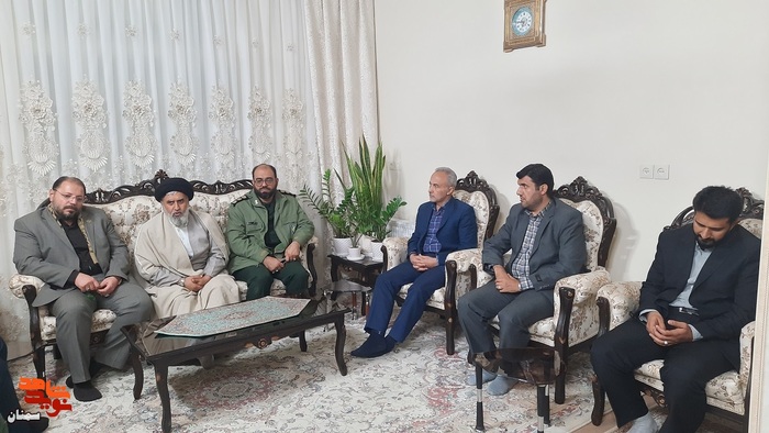 دیدار مسئولان با خانواده معزز شهید گران‌قدر محمد عبدوس - پنجشنبه سوم آذرماه ۱۴۰۱ شهرستان سمنان