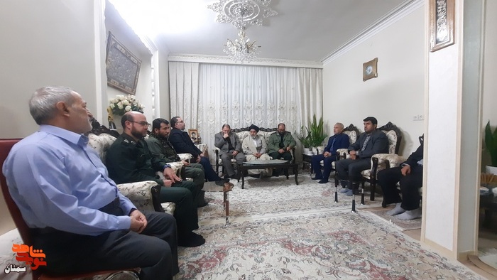 دیدار مسئولان با خانواده معزز شهید گران‌قدر محمد عبدوس - پنجشنبه سوم آذرماه ۱۴۰۱ شهرستان سمنان
