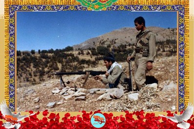 نفر نشسته شهید اسماعیل برهانی