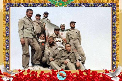 ردیف نشسته نفر اول از چپ شهید محمدحسین تی‌تی