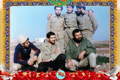 ردیف نشسته نفر سمت راست شهید علی‌اکبر مقدسی