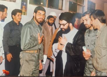 شهید سید عباس موسوی دبیر کل حزب الله
نفر دوم تصویر از سمت راست
در بعلبک لبنان