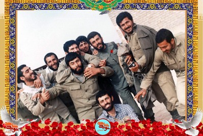 نفر سوم از راست شهید غلامعلی صداقتی